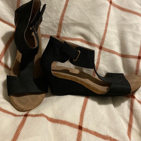 Black Wedges 7 - Picture 1 of 3